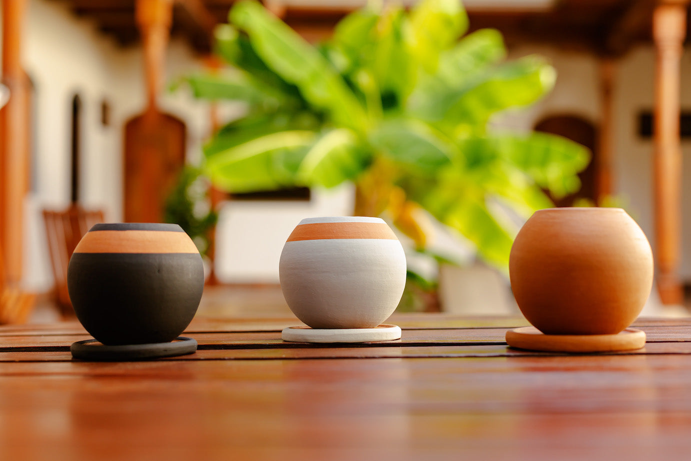 Round Planter with Drainage Plate